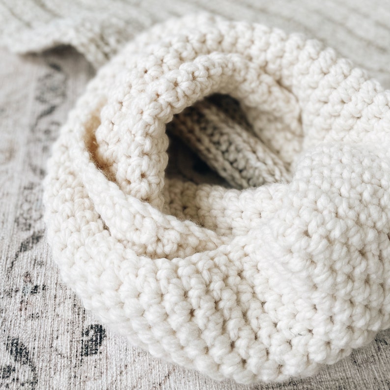 Crochet Pattern The Dorlan minimalist chunky infinity scarf easy beginner crochet pattern image 7