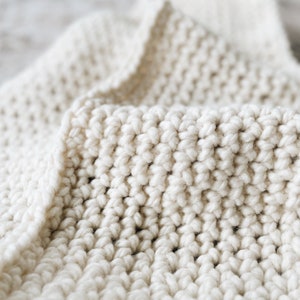 Crochet Pattern The Dorlan minimalist chunky infinity scarf easy beginner crochet pattern image 8