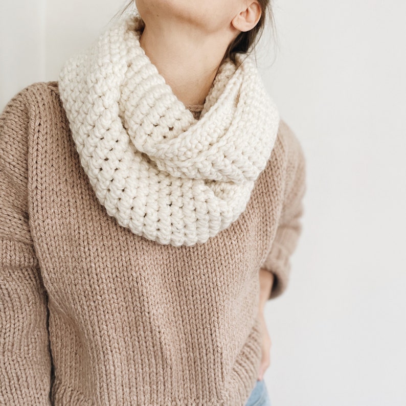 Crochet Pattern The Dorlan minimalist chunky infinity scarf easy beginner crochet pattern image 6