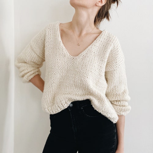 Knitting Pattern | the Carrie | Modern Chunky Oversized V Neck