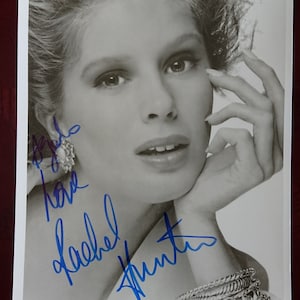 Rachel Hunter Autographed Glossy 8x10 Photo - COA #RH58895