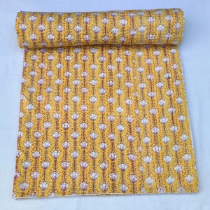 Courtepointe jaune floral Queen Kantha, couvre-lit en coton indien cousu main