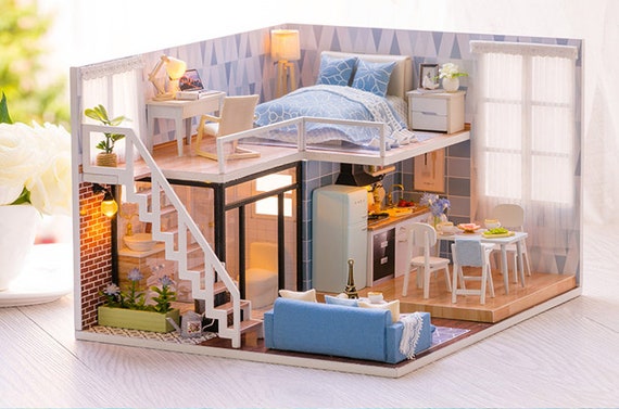 dollhouses to assemble