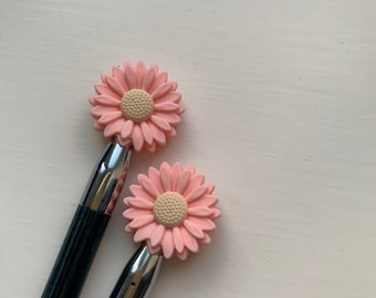 Pink Daisy Knitting needle toppers and point protectors. A cute way to stop your stiches slipping. A perfect gift for knitters