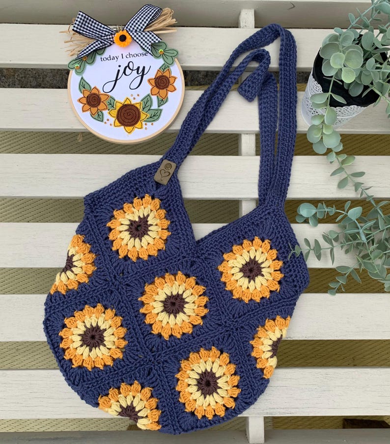 Full crochet kit - Make your own lovely sunflower bag with this diy crochet kit. (Includes hook and sewing needle) Navy