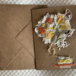 Design em estilo de flor 2 de materiais reciclados com envelope - em branco por dentro