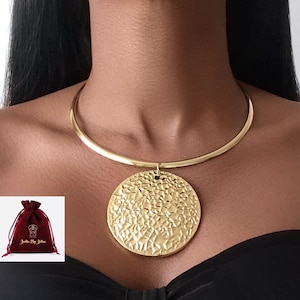 NECKLACE Full moon circle metal pendant- Gold