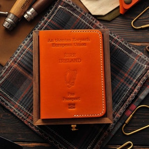 Leren houder voor paspoort van Ierland, Iers paspoort, Ierland, cadeau voor reizigers, paspoortomslag, gepersonaliseerde paspoortomslag, paspoorthoesje