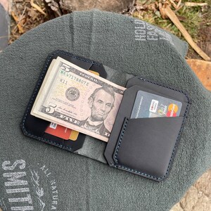 Cartera de piel minimalista negra, bifold para hombre, cómodo tarjetero espacioso, monedero de bolsillo