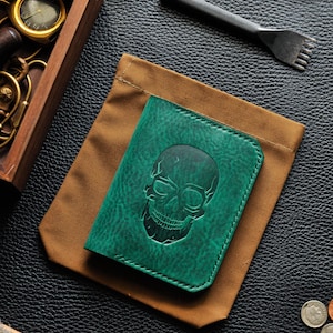 Cartera minimalista de piel con calavera, cartera de piel con calavera, tarjetero de piel con calavera, cartera con calavera, regalo de motero, regalo gótico