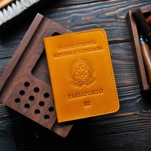 Leather Holder for Italian passport, Italy  passport, gift for treveler, Passport Cover, Personalized Passport Cover, passport Case, Italy