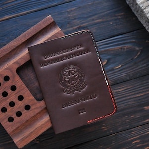 Leather Holder for Italian passport, Italy  passport, gift for treveler, Passport Cover, Personalized Passport Cover, passport Case, Italy