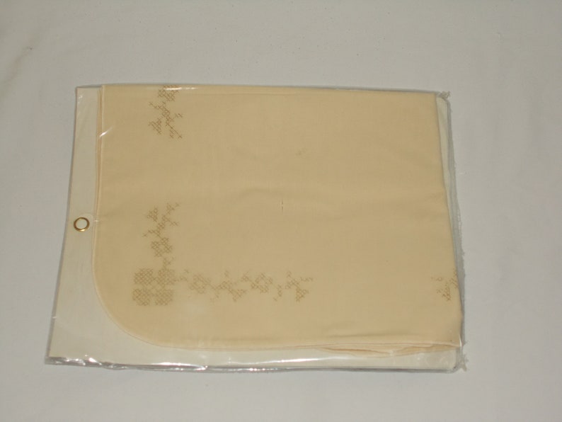 Vintage Vogart Crafts The Heritage Collection Four Placemats Embroidery Kit 8738B Country Cross Stitch NOS NEW
