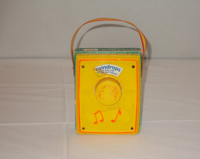 Vintage 1972 Fisher Price 762 Wind up Music Box Raindrops Keep Fallin