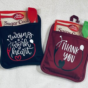 Nurse Baking Set - Nurse Doctor Gift - Holiday Gift - Healthcare Worker - Pot Holder Baking Set - Thank You - Nursing is a Work of Heart