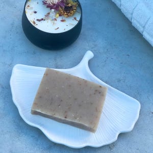 Ceramic white soap dish, soap drainer, bathroom decoration