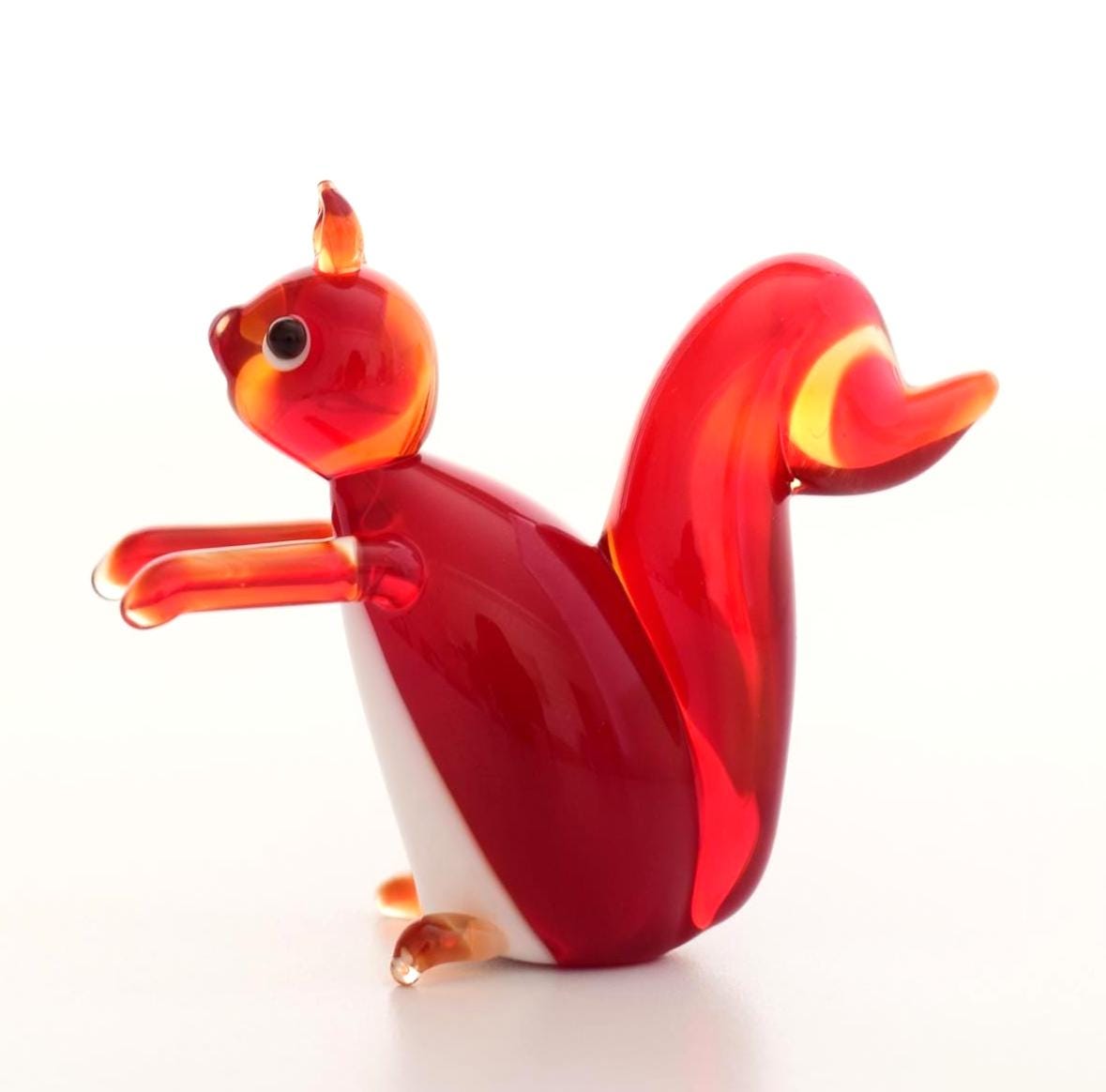 ランプワークガラスのリスの置物：手作りのミニチュア動物彫刻 - Etsy 日本