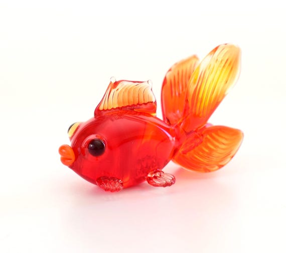 Glass Baby Goldfish Figurine: Handmade Lampwork Mini Fish Sculpture – Blown Glass Ocean Home Decor
