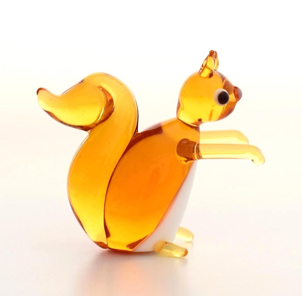 ランプワークガラスのリスの置物：手作りのミニチュア動物彫刻 - Etsy 日本
