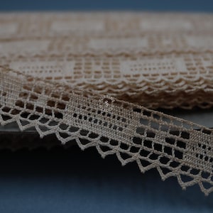 Vintage French Bobbin Lace Trim: 27m Beige Geometric Cotton Border