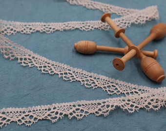 Adorno de encaje de bolillos de algodón francés vintage: Suministros de costura y manualidades en color crema