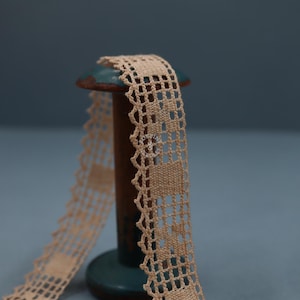 Vintage French Bobbin Lace Trim: Beige Cotton Sewing Border