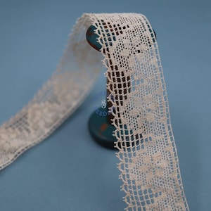 Vintage French Cotton Lace Trim: Floral Bobbin Lace Border