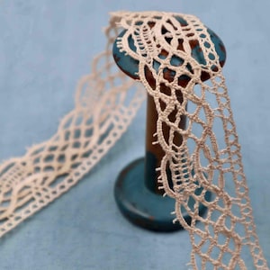 Antique French Cotton Bobbin Lace Trim: Cream Vintage Border