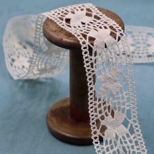 Antique French Cotton Bobbin Lace Trim: Vintage Sewing Ribbon, 7.25m