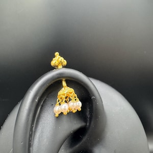 Piercing Bugudi con Corona Colgante en Oro de 18k con Nácar