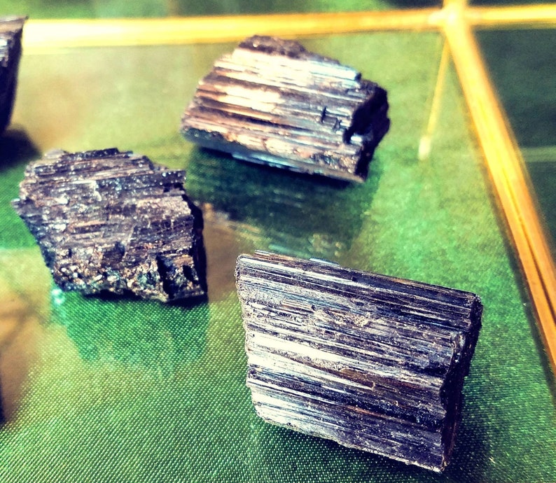 © The Rockin' Jeweler - Black Tourmaline - Raw Specimens - Crystal Clusters - Crystal Healing - Rock Collection - Boho Decor - Metaphysical - Rough Stones