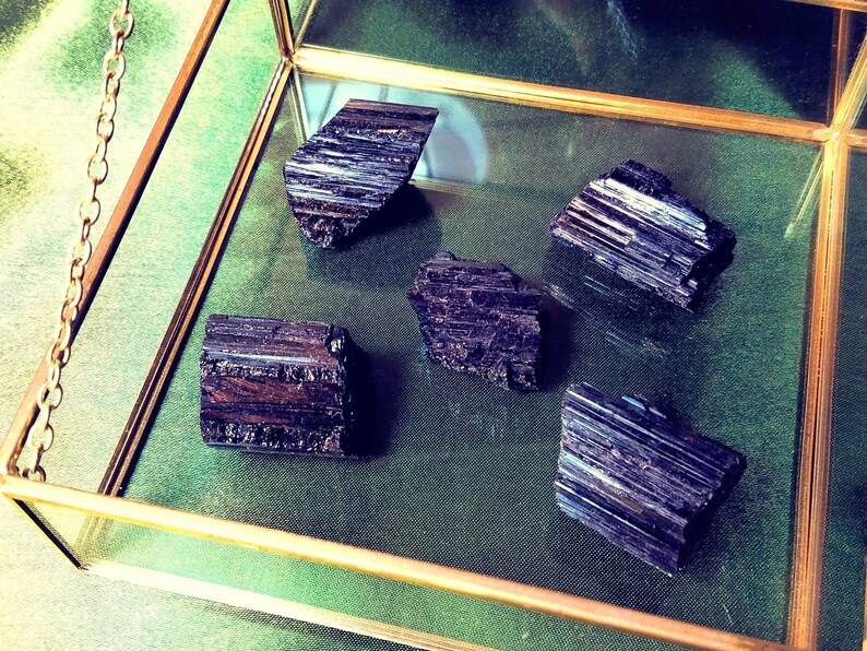 © The Rockin' Jeweler - Black Tourmaline - Raw Specimens - Crystal Clusters - Crystal Healing - Rock Collection - Boho Decor - Metaphysical - Rough Stones