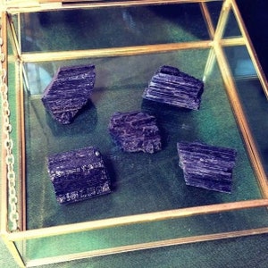 © The Rockin' Jeweler - Black Tourmaline - Raw Specimens - Crystal Clusters - Crystal Healing - Rock Collection - Boho Decor - Metaphysical - Rough Stones