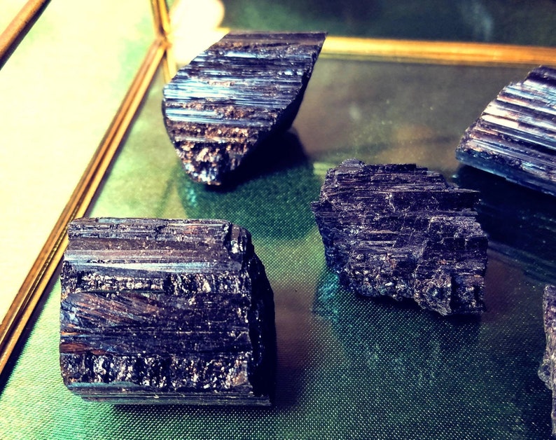 © The Rockin' Jeweler - Black Tourmaline - Raw Specimens - Crystal Clusters - Crystal Healing - Rock Collection - Boho Decor - Metaphysical - Rough Stones