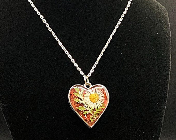 Pressed Daisy and Fern Heart Pendant – Handmade Nature-Inspired Necklace by Rez & Co.