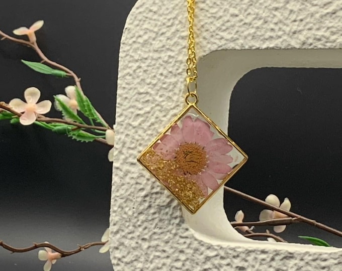 Pressed Pink Daisy Resin Pendant Necklace with Gold Flakes – Handmade Floral Jewelry by Rez & Co.