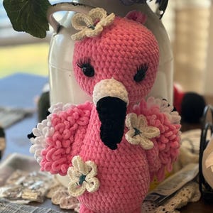 Handgemaakte gehaakte flamingo