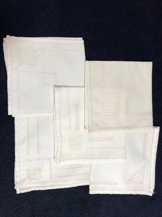 5 Vintage scalloped linen handkerchief