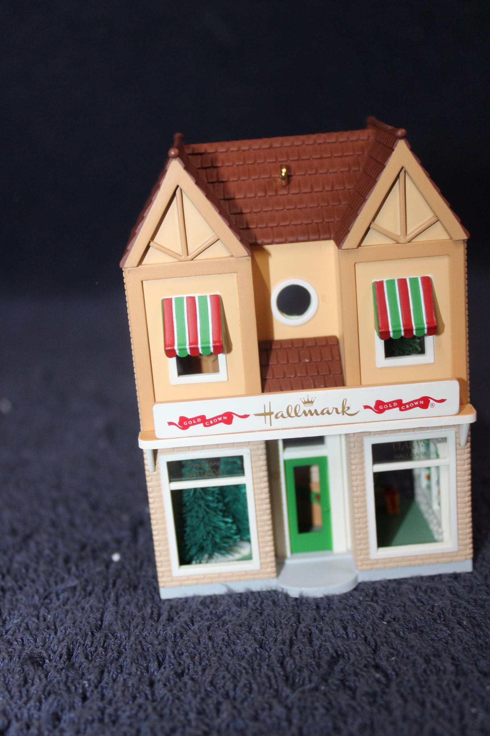Choice: Hallmark Nostalgic House & Shops “clara’s Hallmark Store ...