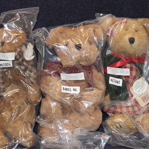 Boyd&#39;s Bear Jeffery T Treetoes #917376 OR Simon T. Poochley #5405208 OR Gala Applesmith #917441 Box A-3