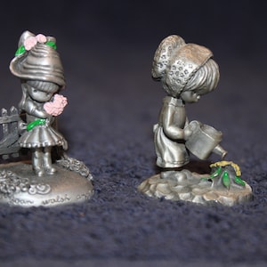 Choice: Vintage Hallmark Little Gallery Fine Pewter Girl With Pink