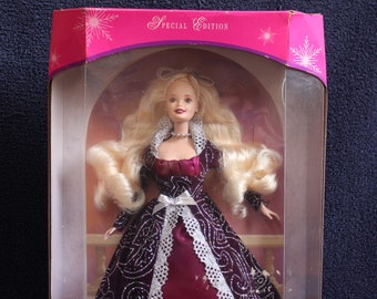 Olympic Figure Skater Barbie 1997 Mattel #18501 Skate & Spin
