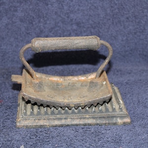 Antique Vintage Cast Iron Geneva Fluter Clothing Paper Crimper Fluting