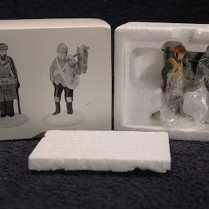 Dept 56 Heritage Village Collection &quot;Village Street Peddlers&quot; (5804-1) DE5-34/95/113