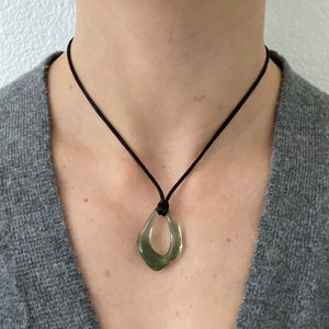 Resin open wavy oval irregular pendant Adjustable black cord necklace green