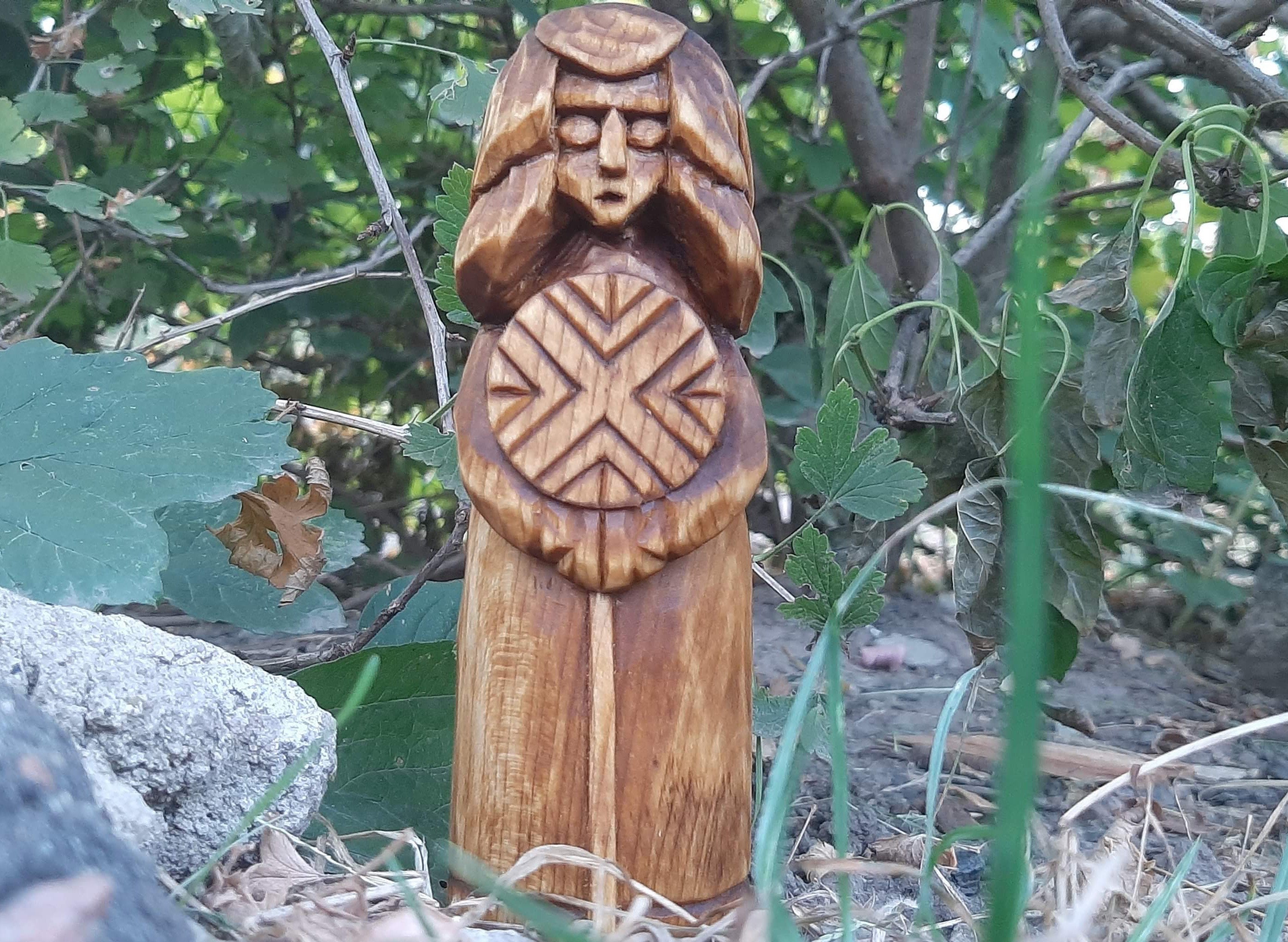 Стол с обедом для языческого божества 87 фото