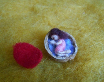 Thumbellina miniature doll in a nutshell, needle felted tiny doll sleeping, Waldorf inspired, soft figurine, art doll