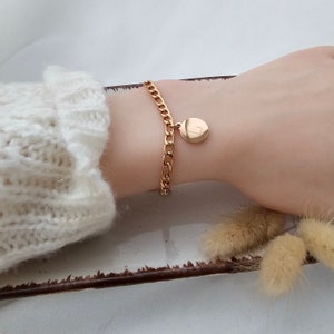 Personalisiertes Figaro Armband mit Namensgravur in Gold u. Silber Armkettchen mit Gravur Plättchen, personalisierte Armkette als Geschenk Bild 4