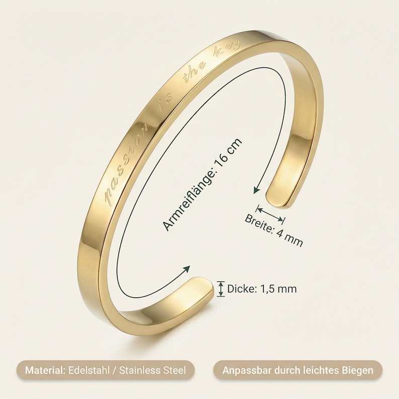 Infografik goldener Armreif mit Gravur "passion is the key" – Armreiflänge 16 cm, Breite 4 mm, Dicke 1,5 mm – Material Edelstahl, anpassbar durch leichtes Biegen