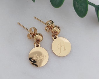 Personalisierte Ohrstecker mit Gravur Plättchen Anhänger in Gold oder Silber, personalisiertes Geschenk zur Hochzeit, Weihnachtsgeschenk